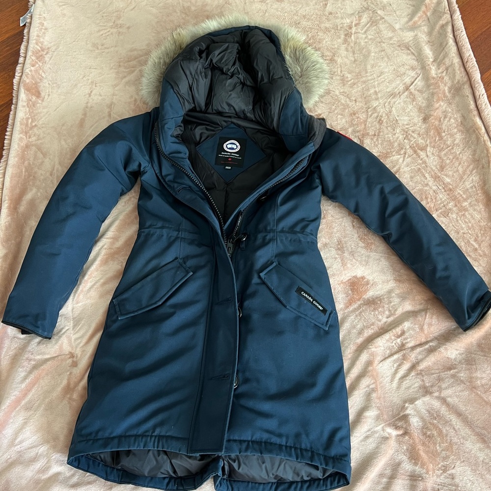 Canada Goose size 2XSM long navy parka